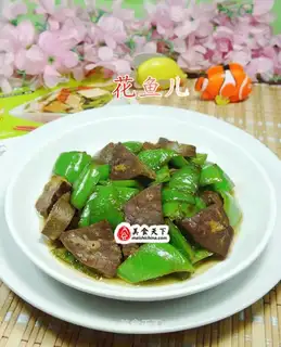Pyramid fried pig lungs