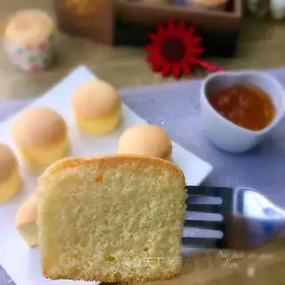 Soft paper cups of chili cake