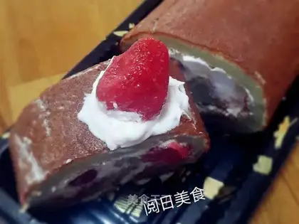 Strawberry roll