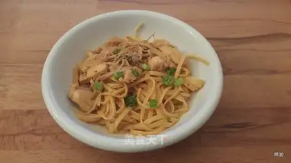 Coconut chicken noodles