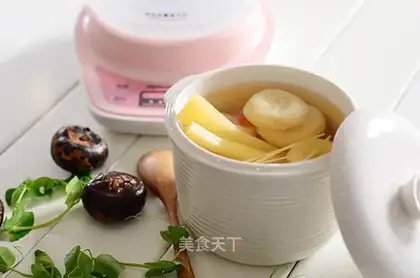 Sugar cane horse hoof water