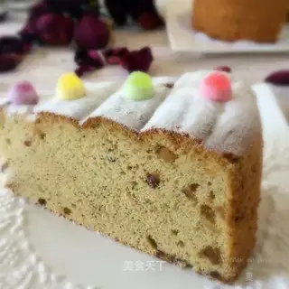 Six inches of red-tree cake