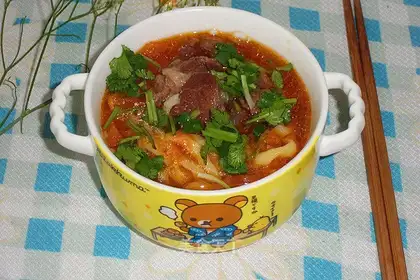 Tomato beef noodles