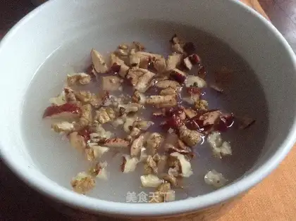 Peach walnuts