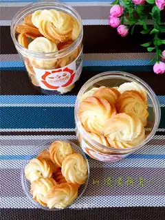 Almond cookies