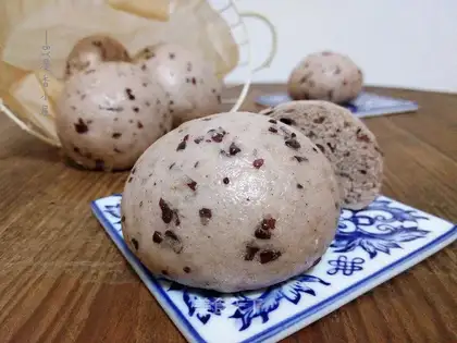 Black rice buns
