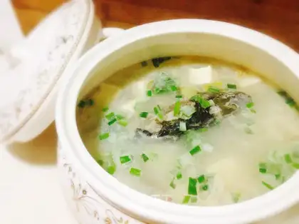 The tofu soup of the white fish