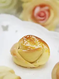 The rain, roses, coconuts