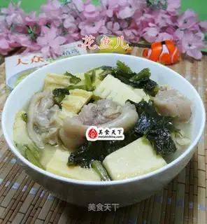 Snow food boils pig's feet