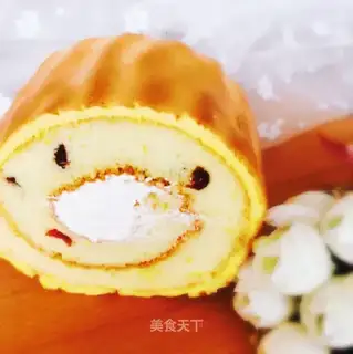Cranberry-skin cake roll