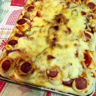 A full sausage cheese pizza