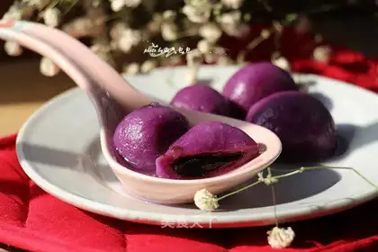 Black-sesame potato soup