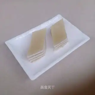 Coconut horse hoof cake