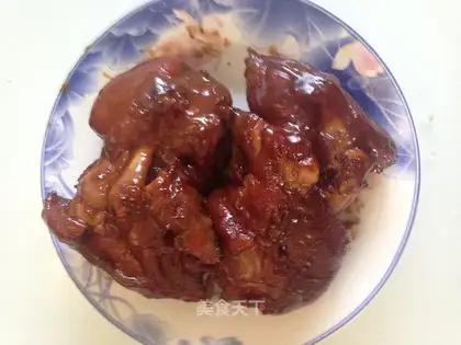 Steam the pig's feet