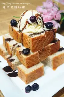 Vanilla ice cream toast