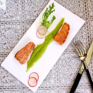 Fried salmon and soy sauce