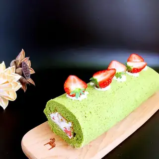 Tea strawberry rolls