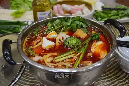 Chicken bone soup pan