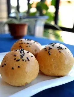 Bread with light cream