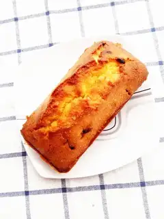 A pound cake of clot nuts