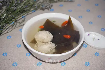 Fishball seaweed soup