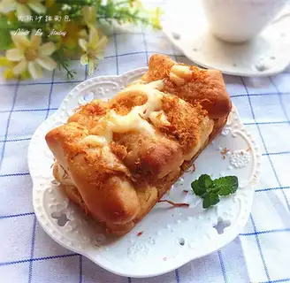 Sausage salad bread