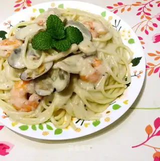 Cream white pasta