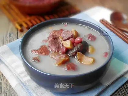 Chestnut mushrooms and chicken soup