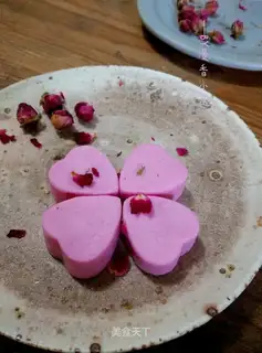 A rose cake
