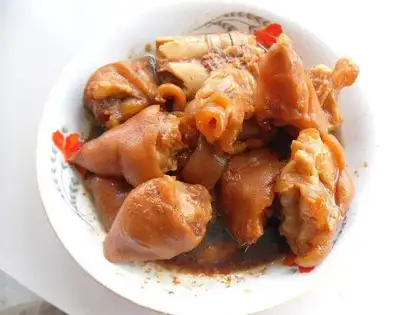 Red burning of pigs' feet
