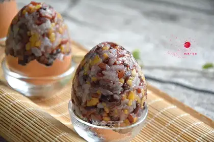 A greasy rice egg