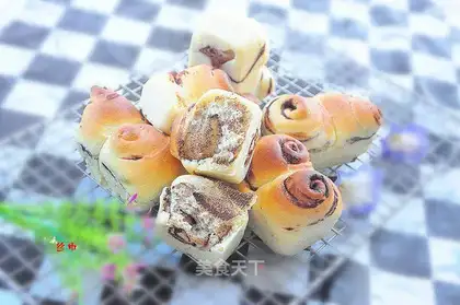 Chocolate rose rolls
