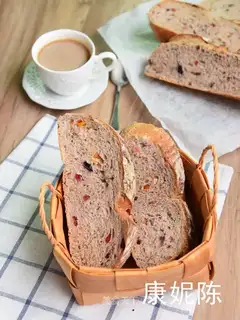 Red tea fruit and dried vine baskets
