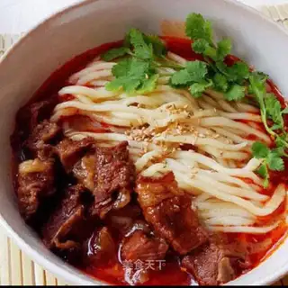 Cream beef noodles