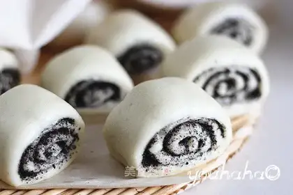 Black sesame rolls