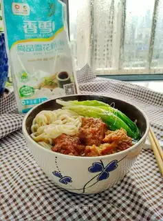 Red beef noodles