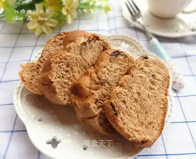 Red sugar pecan bread