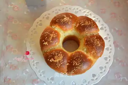 Red souffle bread