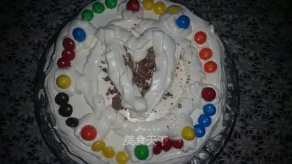 Eight-inch happy cake