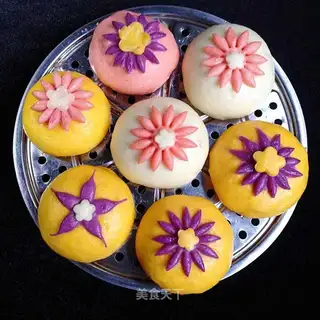 A flower mushroom bun