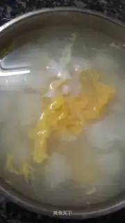 Quick hands and twirl