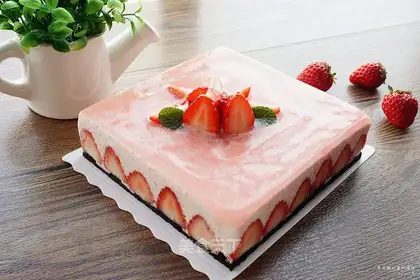Six inches of strawberry yogurt mousse