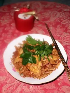 Scrambled eggs with shredded bamboo shoots