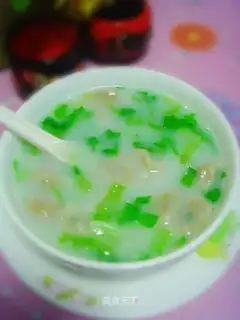 Mini dumplings with lettuce and rice paste