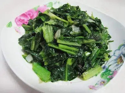 stir-fried lettuce leaves