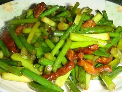 stir-fried beef with garlic sprouts
