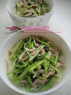 Butterfly noodles with shredded pork