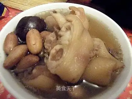Peanut pig's feet soup