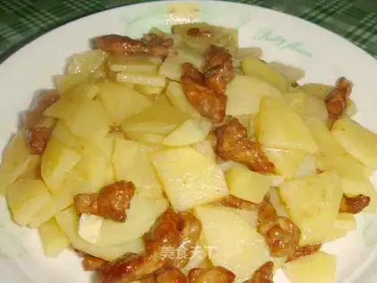 Fried pork with potato chips