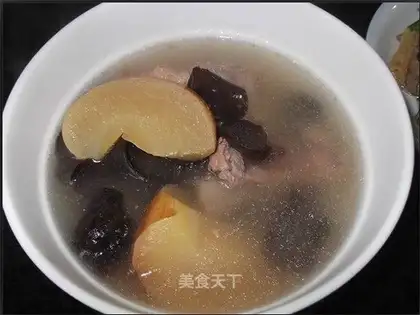 Black fungus and apple ribs soup